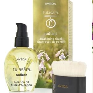 AVEDA tulasara™ Radiant Awakening Ritual Kit